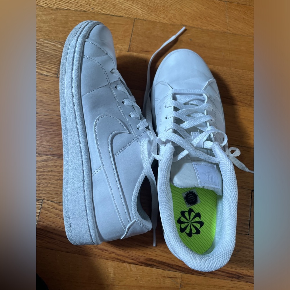 Nike Women’s Court Royale 2